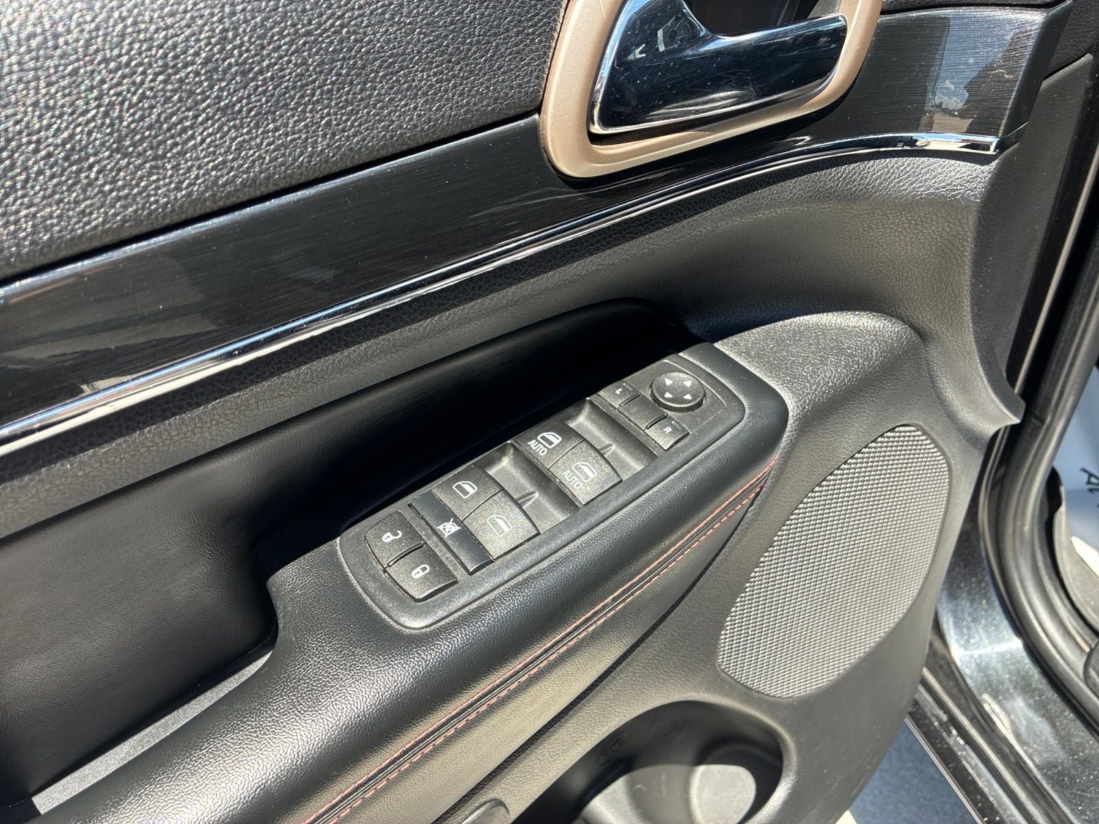 Used 2016 Jeep Grand Cherokee Limited 75th Anniversary AWD/4WD image 14