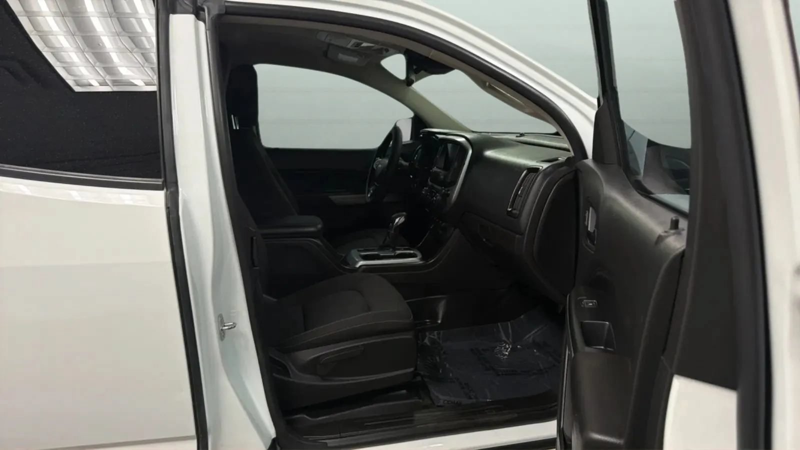 Used 2022 Chevrolet Colorado LT w/ Fleet Safety Package RWD image 21