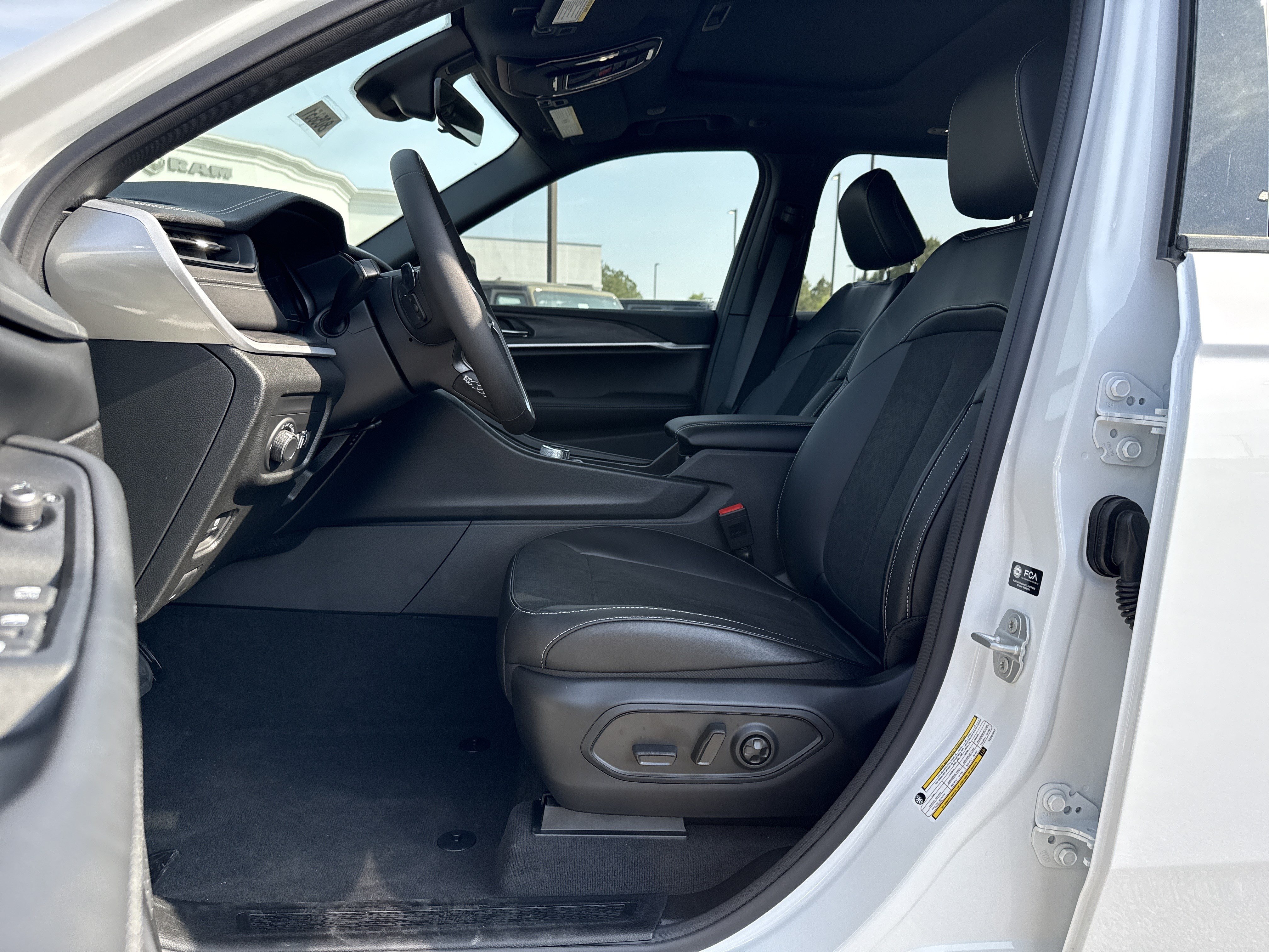 New 2026 Jeep Grand Cherokee Altitude RWD image 9