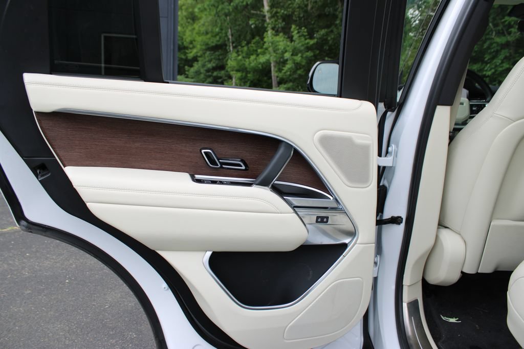 Used 2025 Land Rover Range Rover SE AWD/4WD image 17