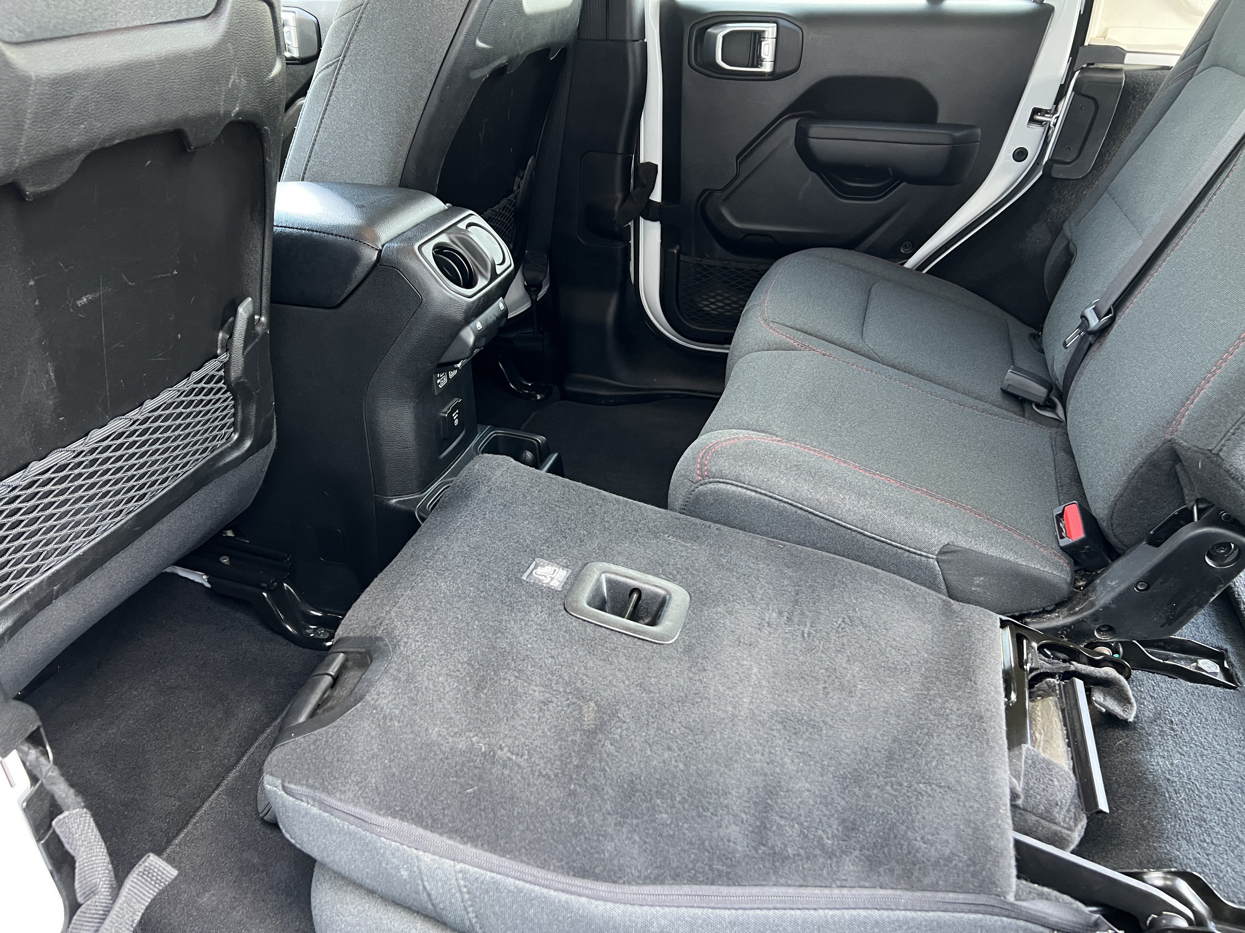 Used 2025 Jeep Wrangler Unlimited Rubicon AWD/4WD image 16