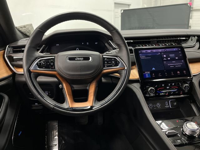 Used 2025 Jeep Grand Cherokee L Summit image 5