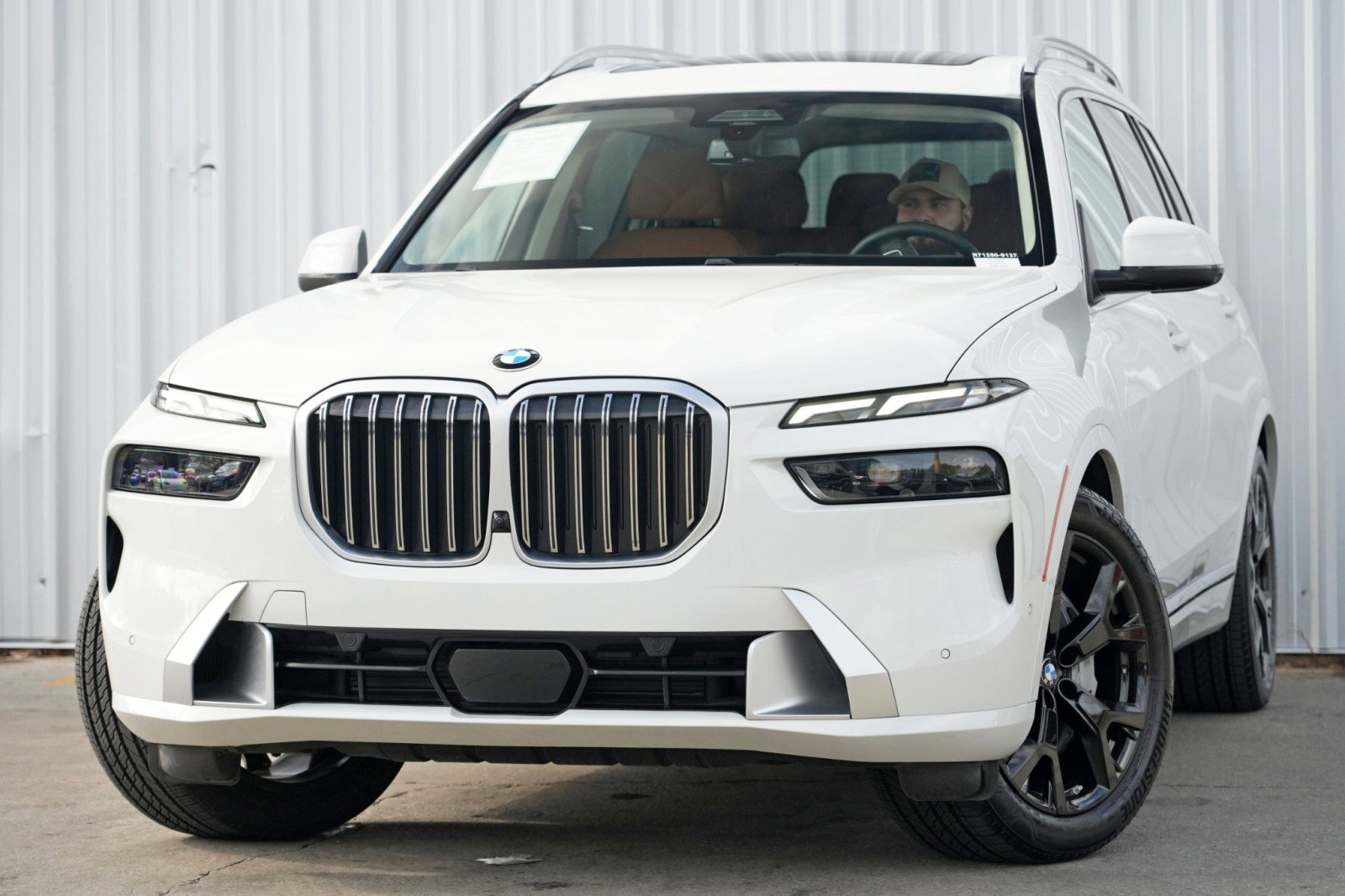 Used 2023 BMW X7 xDrive40i w/ Premium Package image 3