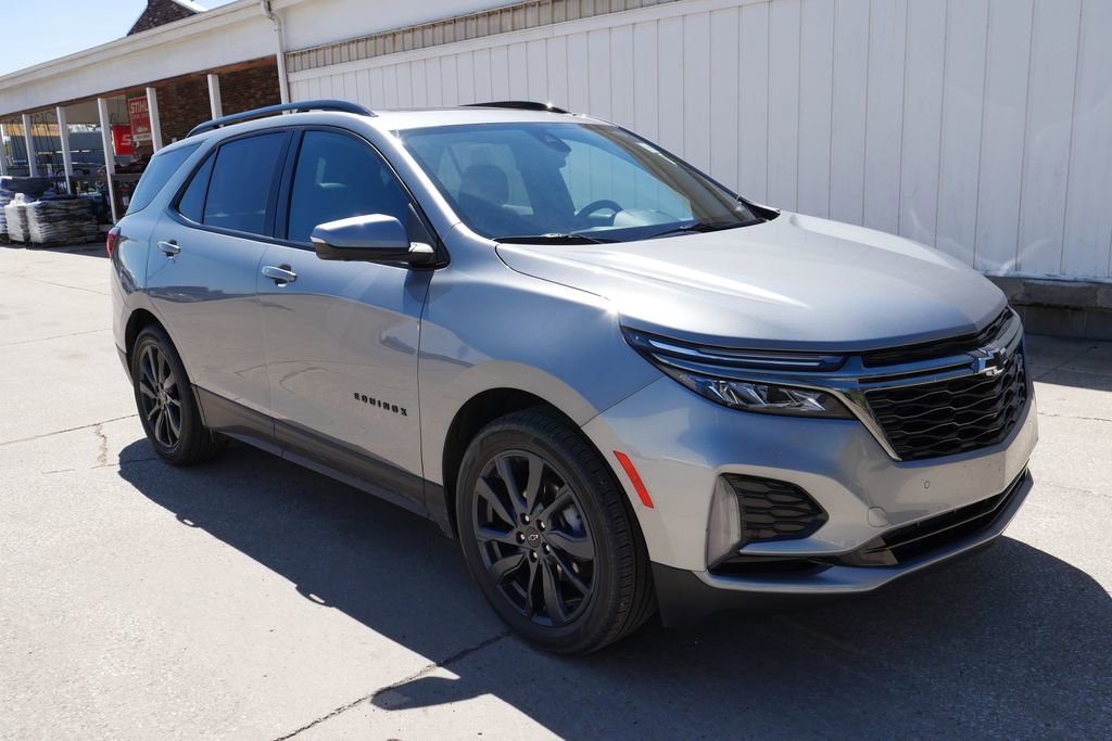 Used 2023 Chevrolet Equinox RS w/ RS Leather Package FWD image 2