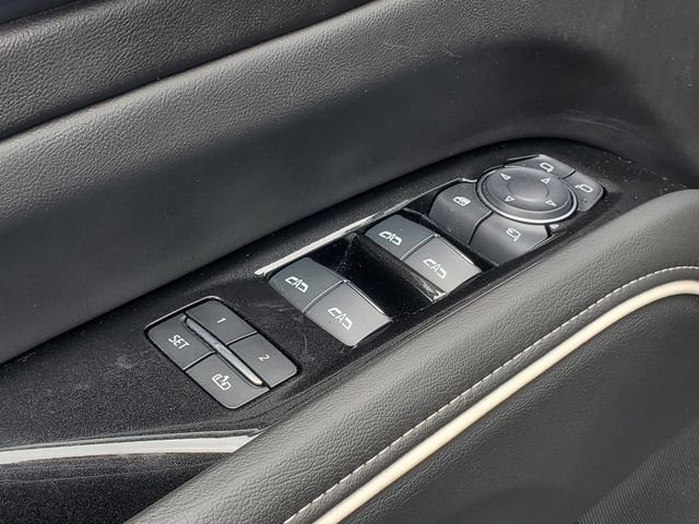 Used 2024 Cadillac Escalade Premium Luxury AWD/4WD image 13