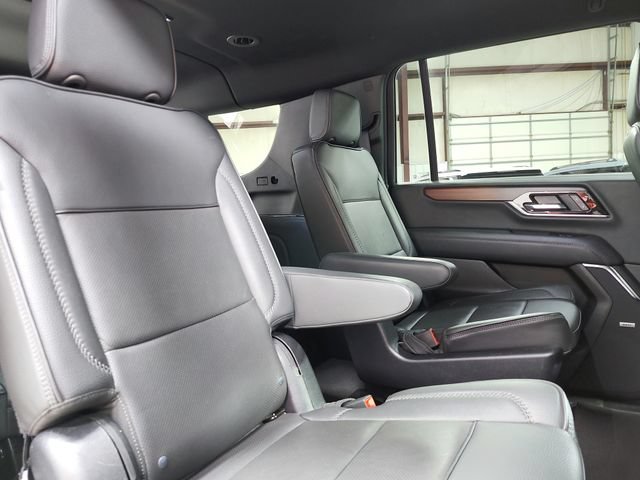 Used 2025 GMC Yukon XL Denali AWD/4WD image 46