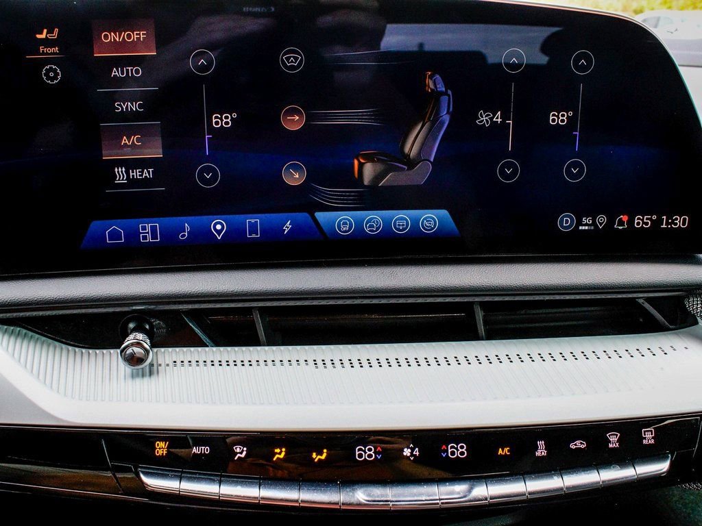 Used 2025 Cadillac Optiq Luxury 1 image 23