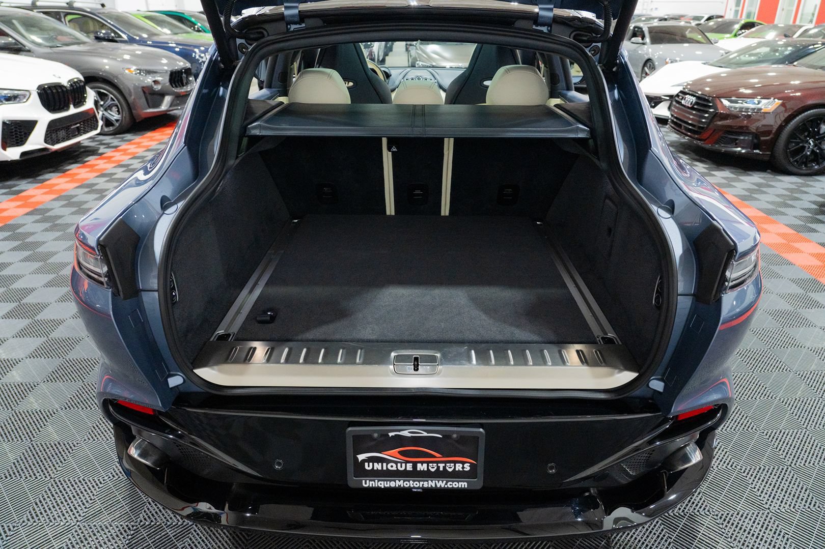 Used 2021 Aston Martin DBX AWD/4WD image 30