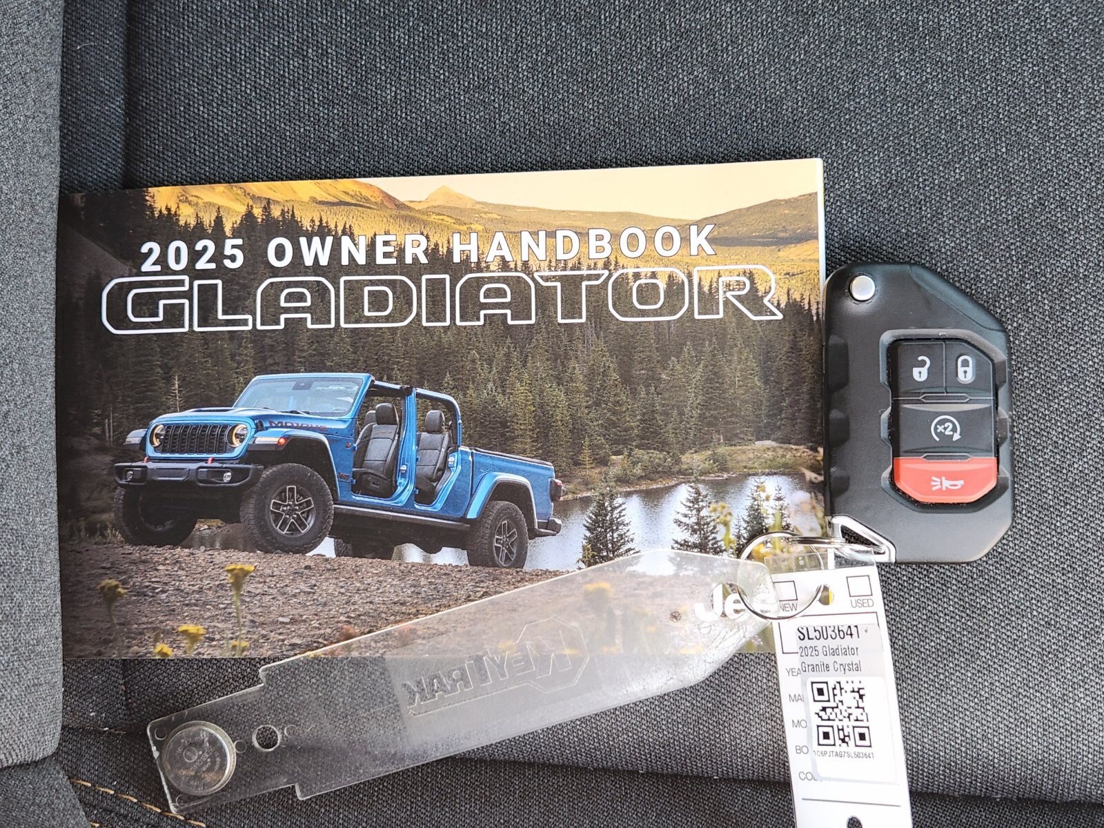 Used 2025 Jeep Gladiator Sport AWD/4WD image 42