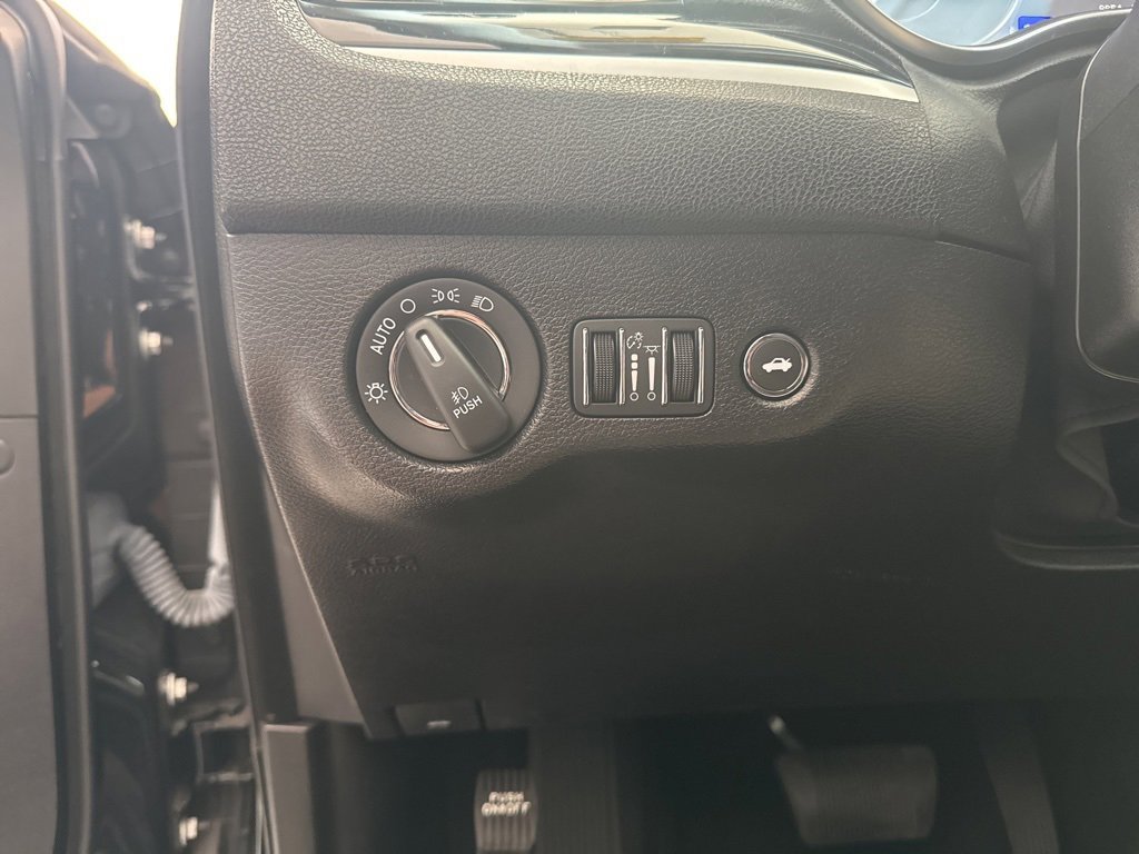 Used 2023 Chrysler 300 Touring L image 21