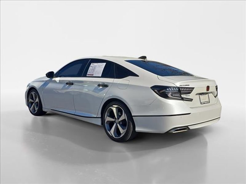 Used 2018 Honda Accord Touring image 3
