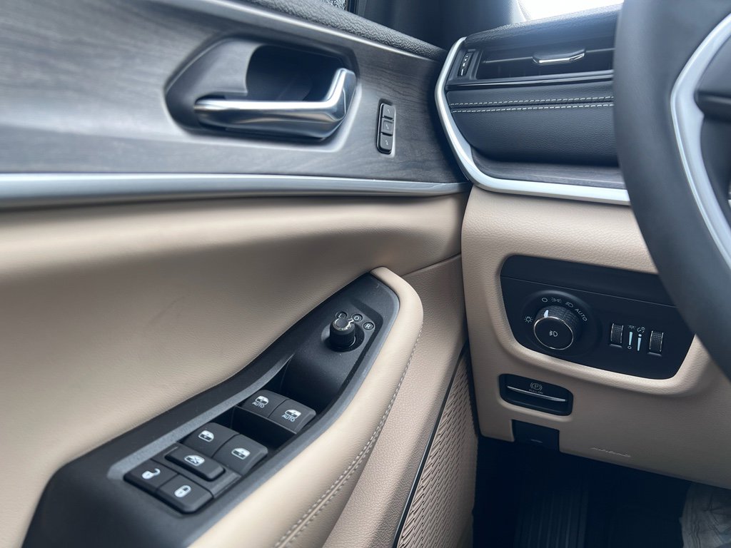 New 2026 Jeep Grand Cherokee Limited w/ Luxury Tech Group II RWD image 22