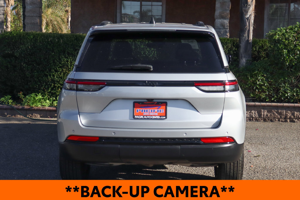 Used 2024 Jeep Grand Cherokee Altitude RWD image 5