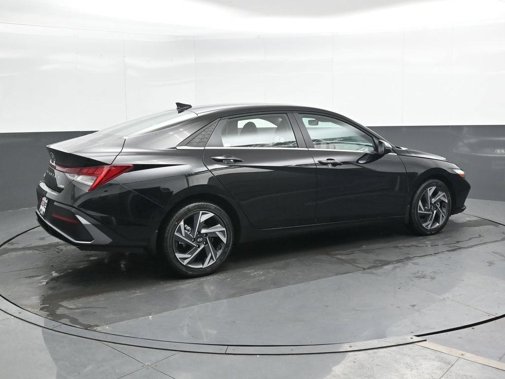 New 2026 Hyundai Elantra Limited FWD image 3