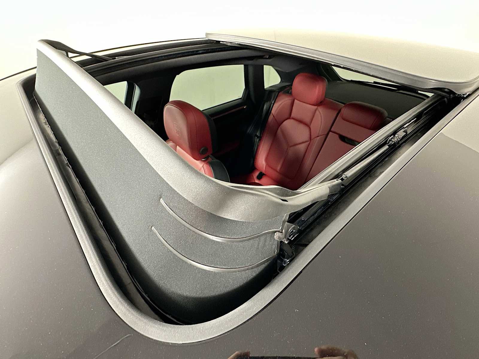 Certified 2025 Porsche Macan image 23