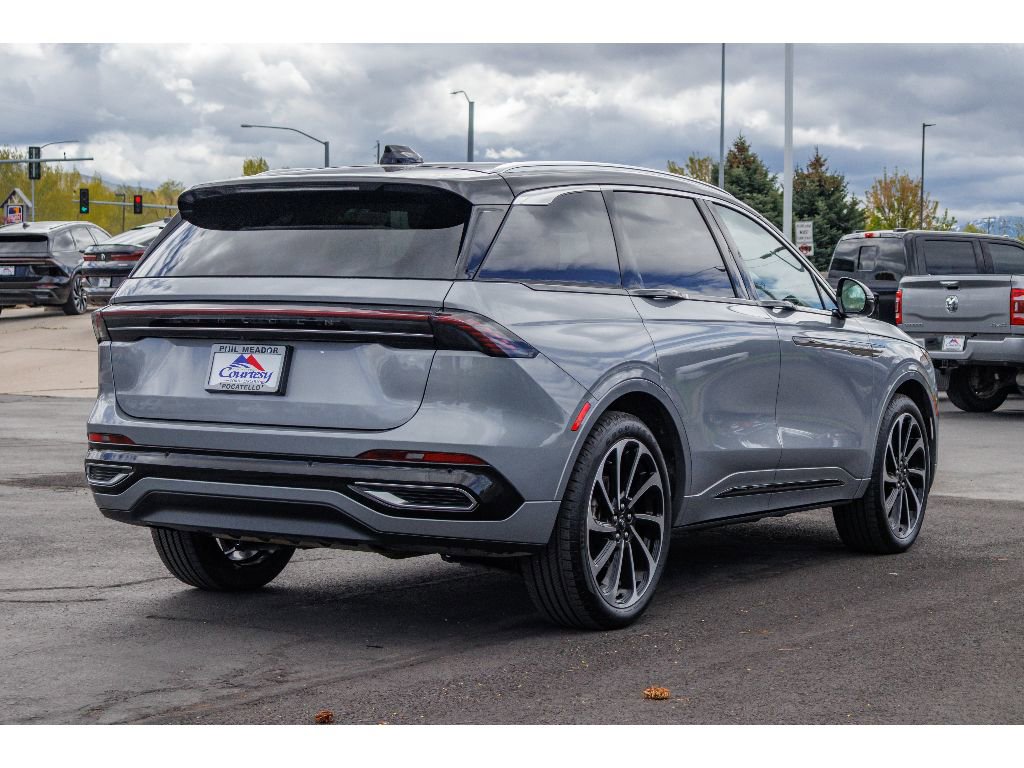 Used 2025 Lincoln Nautilus Black Label AWD/4WD image 3