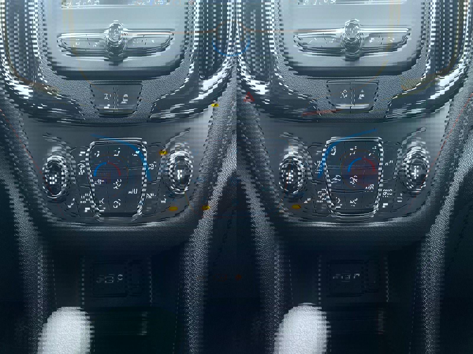 Used 2023 Chevrolet Equinox RS image 3