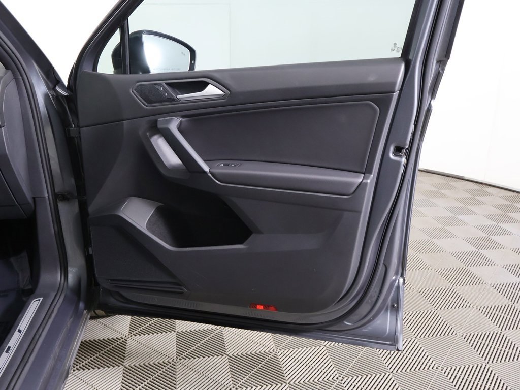 Used 2019 Volkswagen Tiguan SEL Premium R-Line image 23