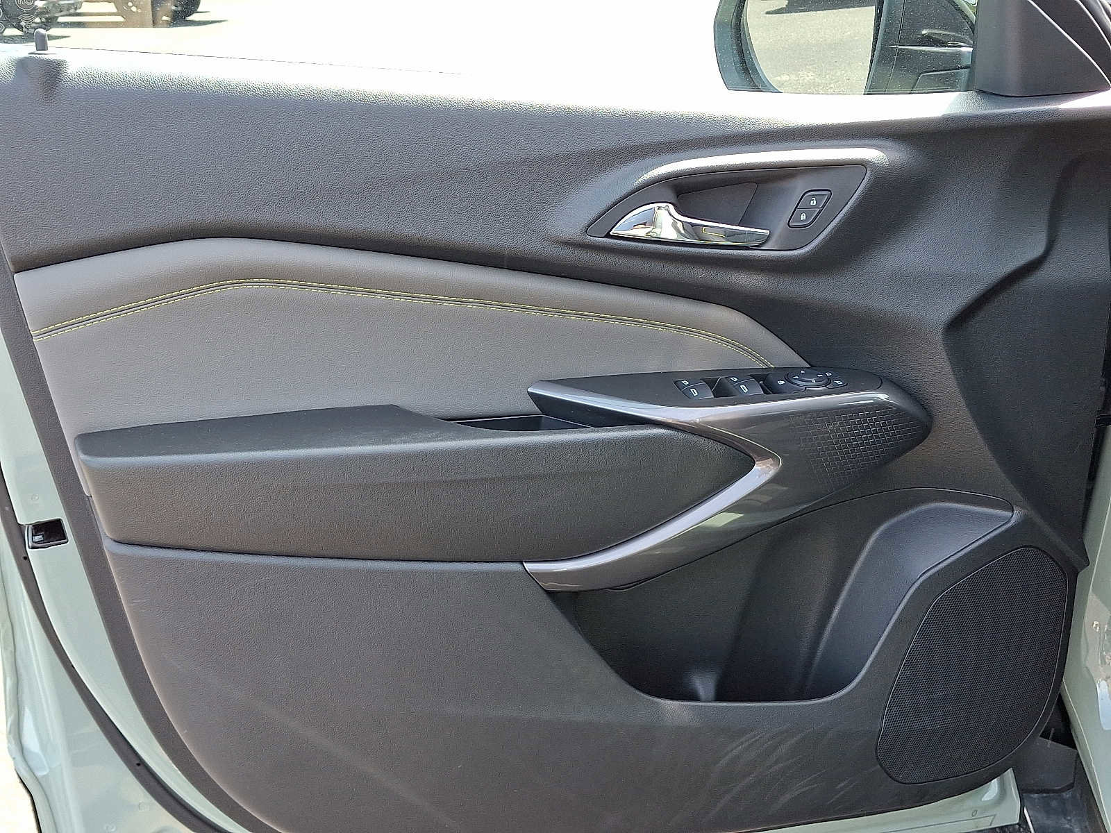 Used 2025 Chevrolet Trax ACTIV FWD image 13