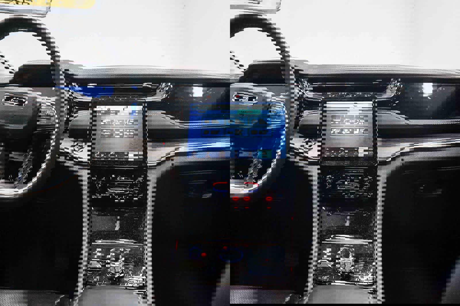 Used 2023 Jeep Grand Cherokee 4WD 4xe w/ Luxury Tech Group II image 13