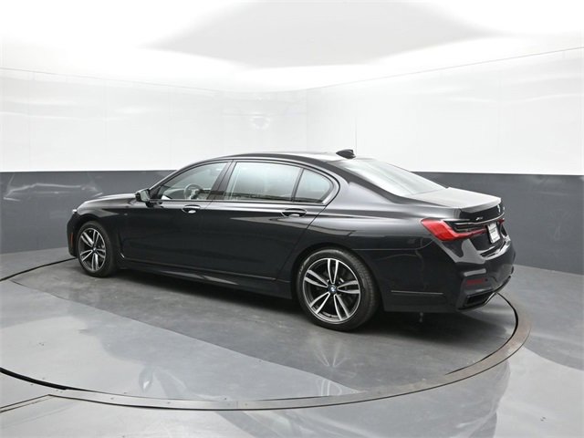 Used 2022 BMW 740i xDrive w/ M Sport Package image 5