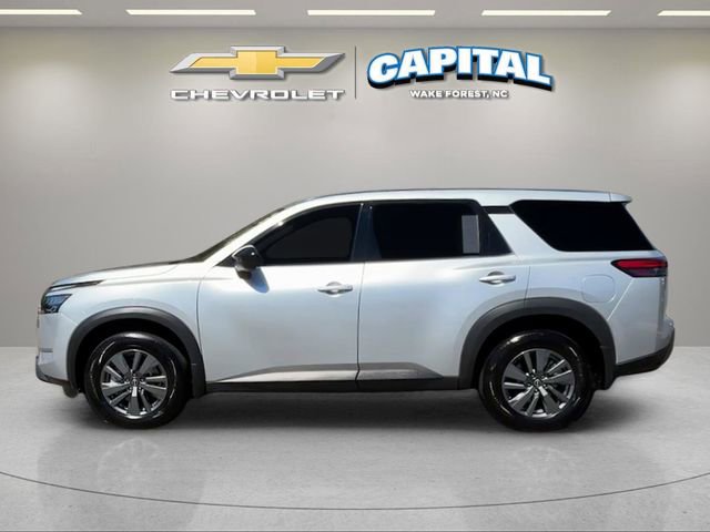 Used 2025 Nissan Pathfinder S FWD image 2