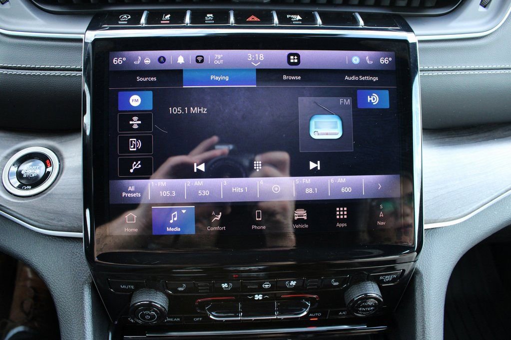 Used 2024 Jeep Grand Cherokee L Limited w/ Luxury Tech Group II image 39