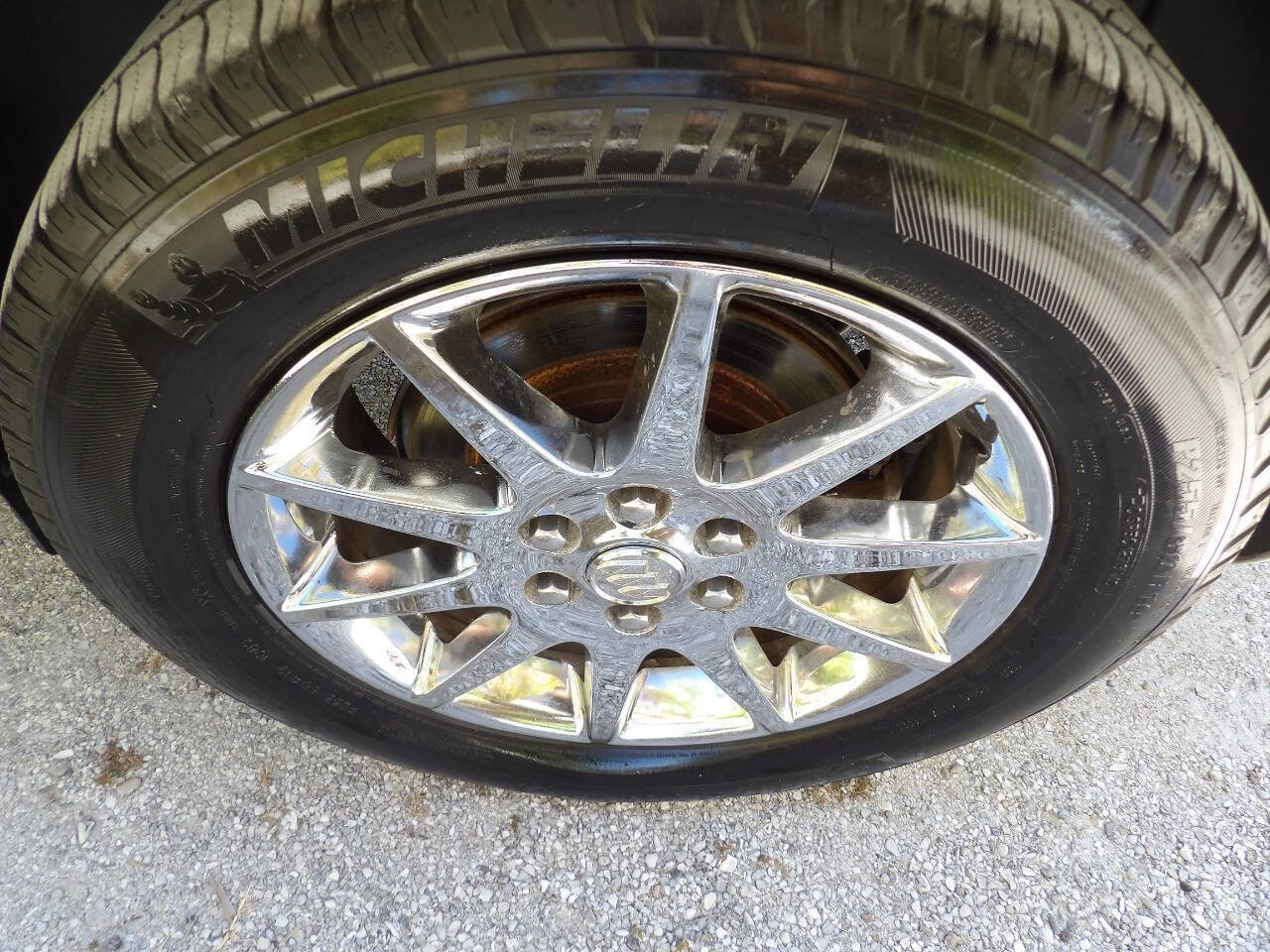 Used 2011 Buick Enclave CXL image 15