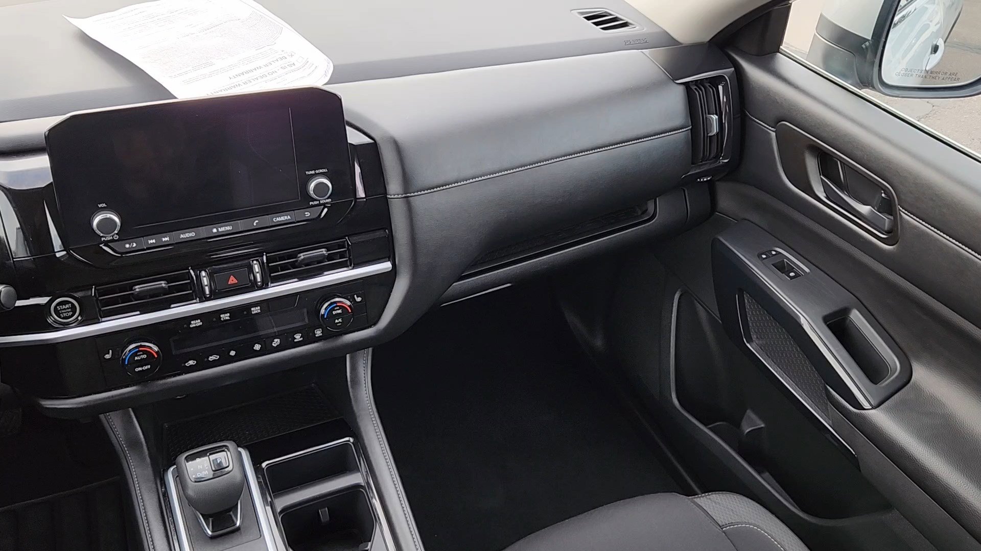 Used 2024 Nissan Pathfinder SV image 6