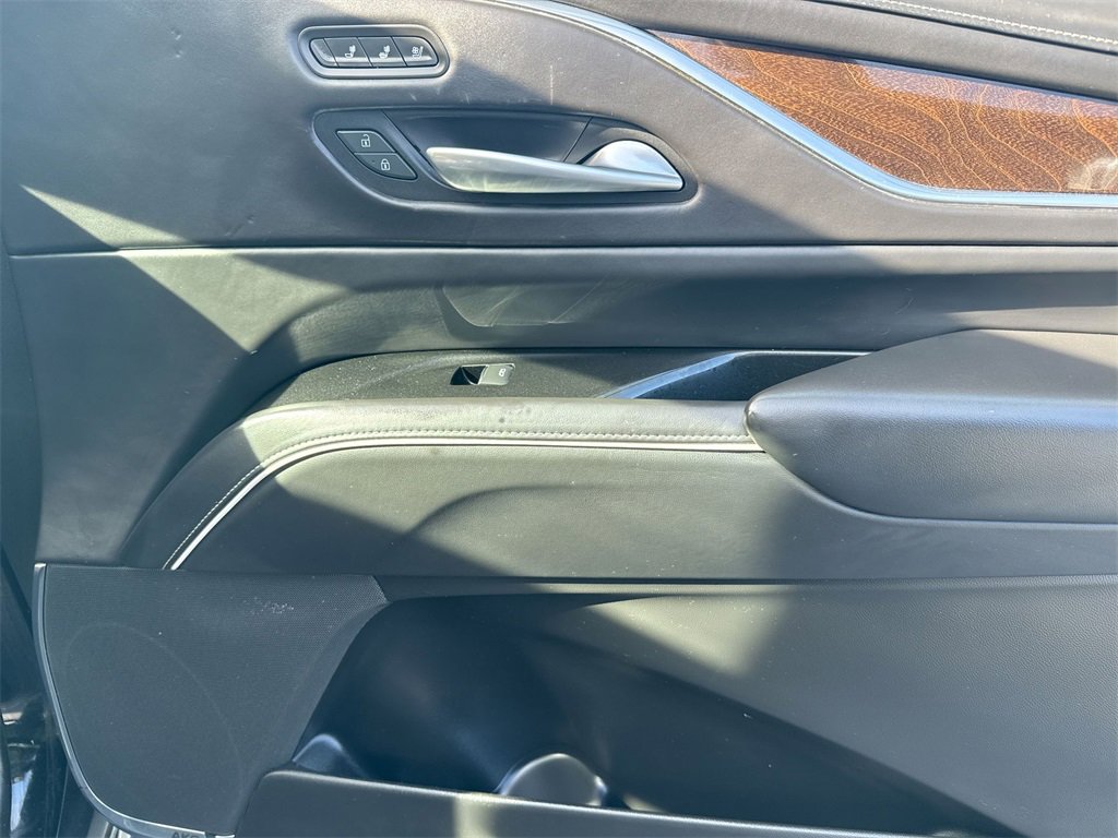 Used 2022 Cadillac Escalade ESV Premium Luxury Platinum image 33