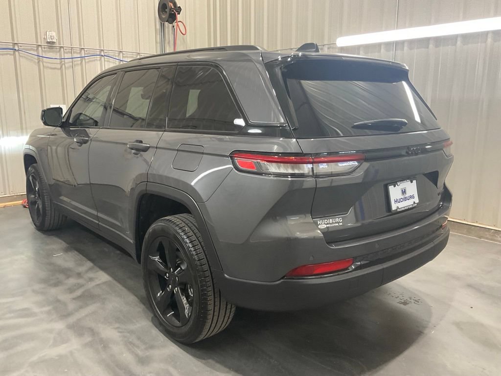 Used 2025 Jeep Grand Cherokee Limited w/ Black Appearance Package RWD image 19