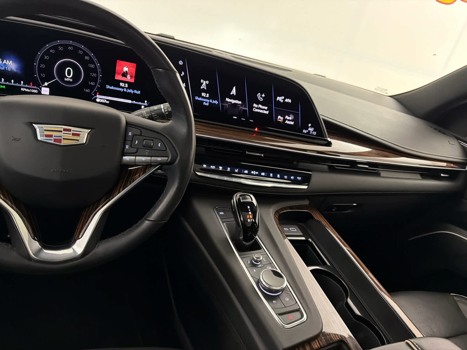 Used 2021 Cadillac Escalade ESV Premium Luxury RWD image 19
