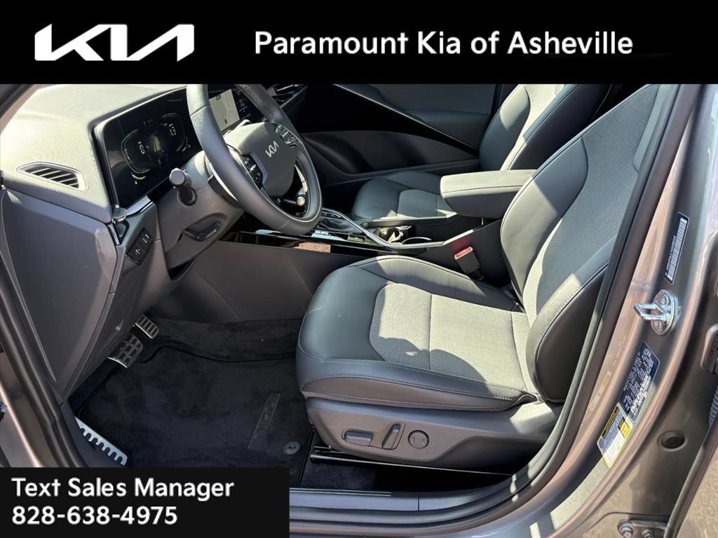 Certified 2025 Kia Niro EX Touring FWD image 19