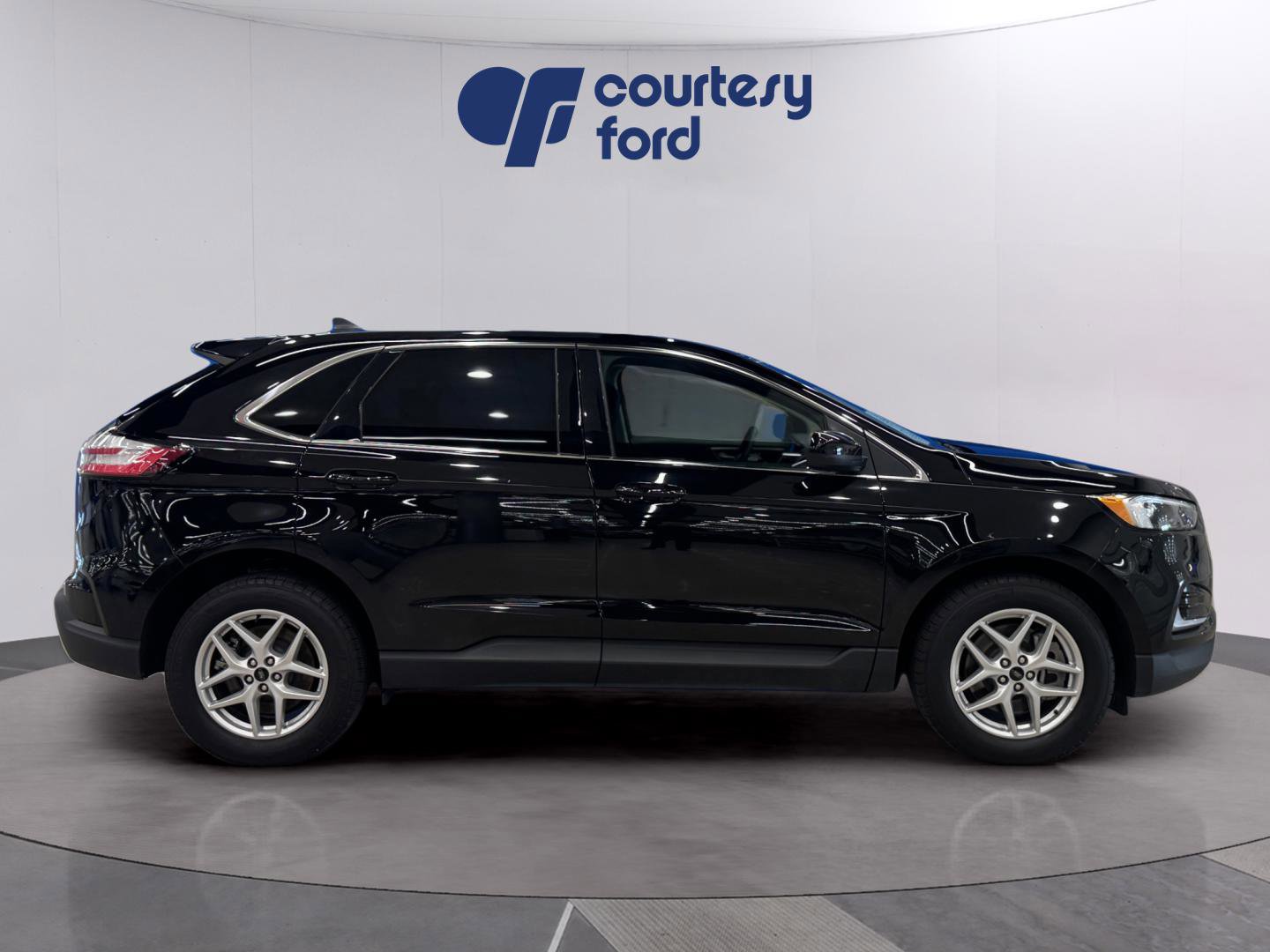 Used 2024 Ford Edge SEL image 8