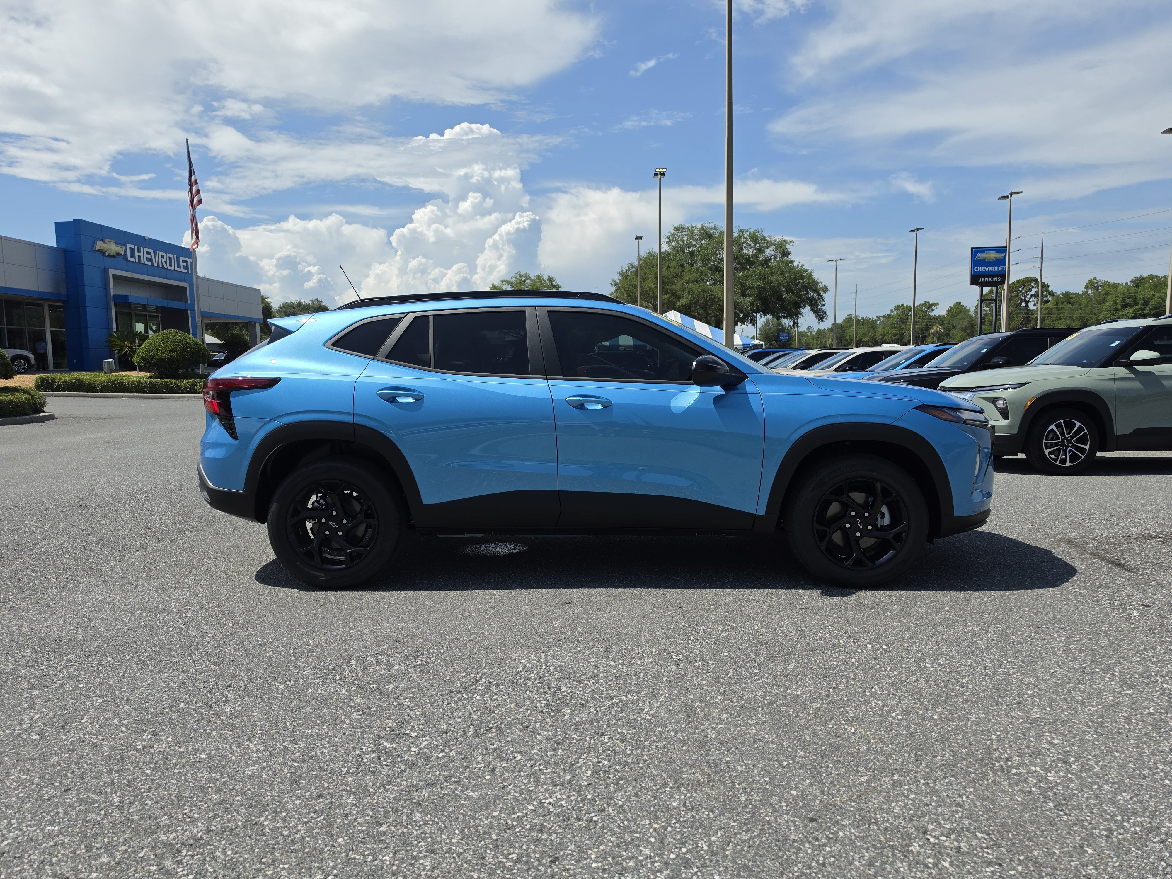 New 2026 Chevrolet Trax LT w/ Sunroof Package FWD image 3