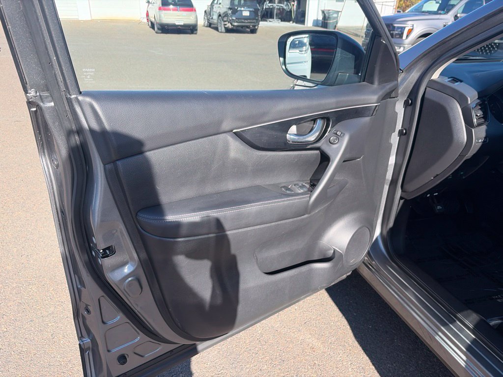 Used 2017 Nissan Rogue Sport SL AWD/4WD image 10