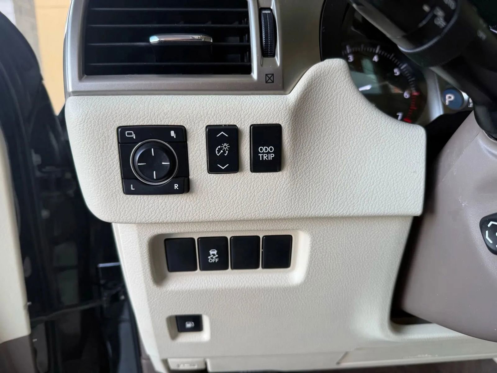 Used 2012 Lexus GX 460 w/ Comfort Plus Pkg image 35