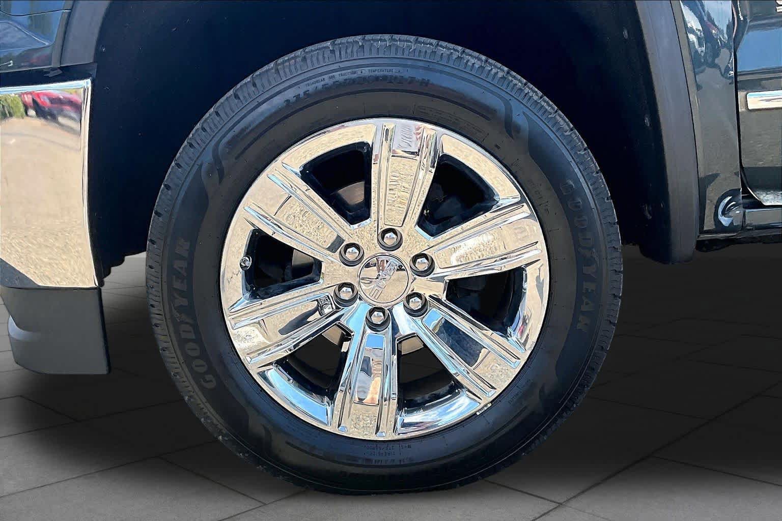 Used 2018 GMC Sierra 1500 SLT AWD/4WD image 10