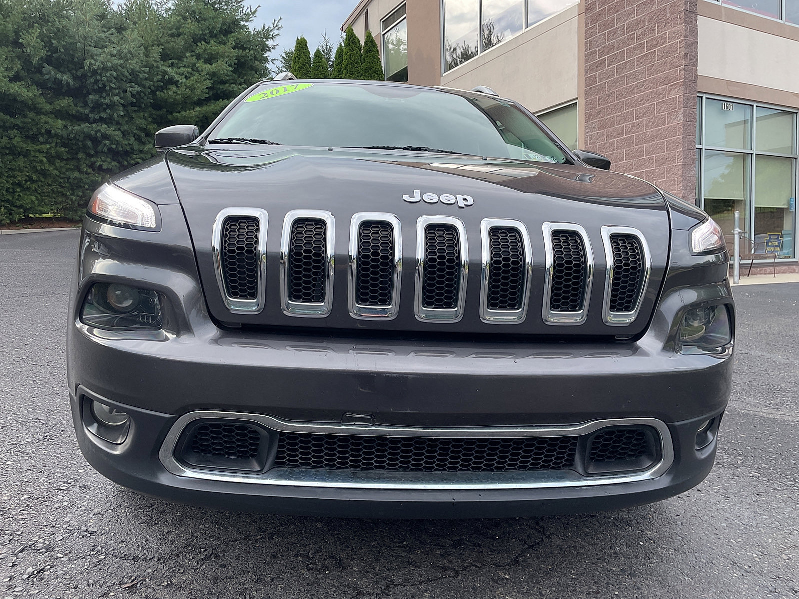 Used 2017 Jeep Cherokee Limited image 13