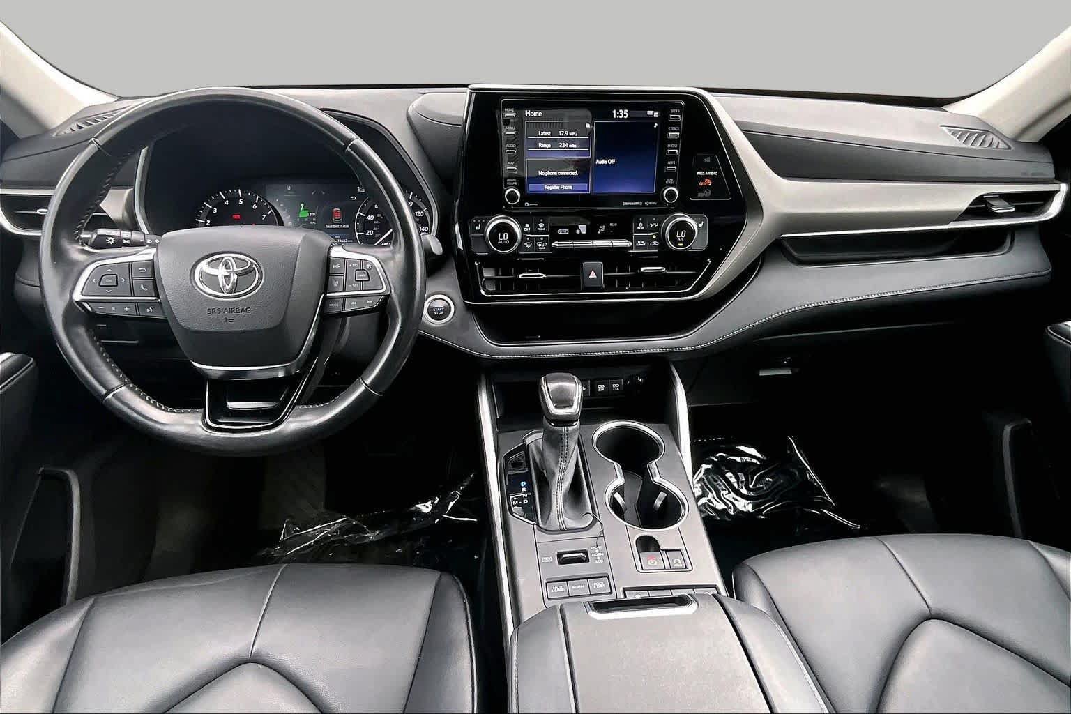 Used 2021 Toyota Highlander XLE AWD/4WD image 16