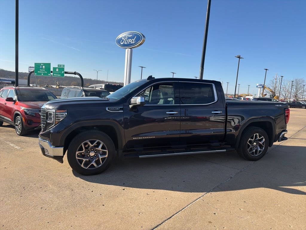 Used 2022 GMC Sierra 1500 SLT w/ SLT Premium Package image 4