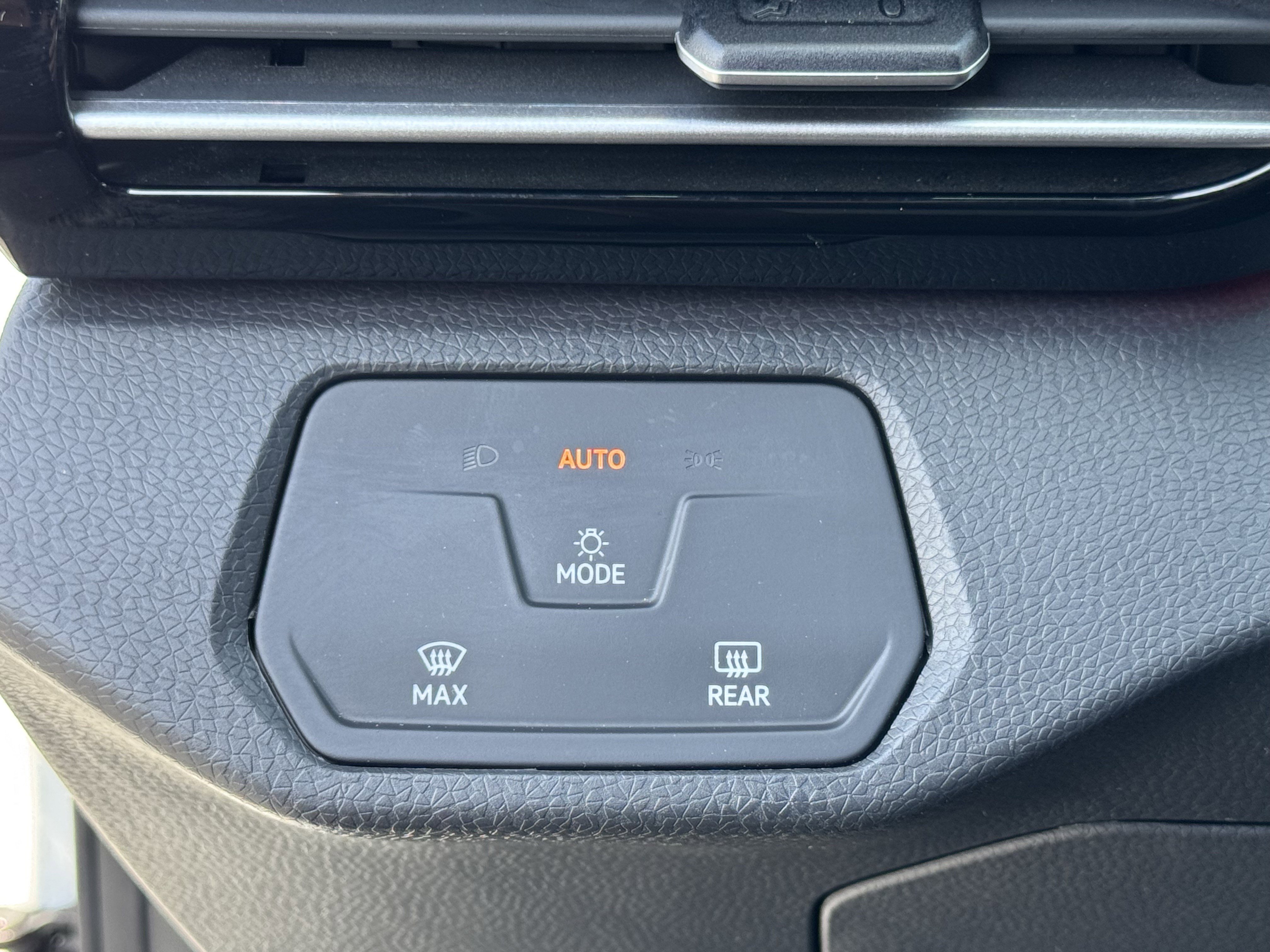 Used 2023 Volkswagen ID.4 2WD image 28