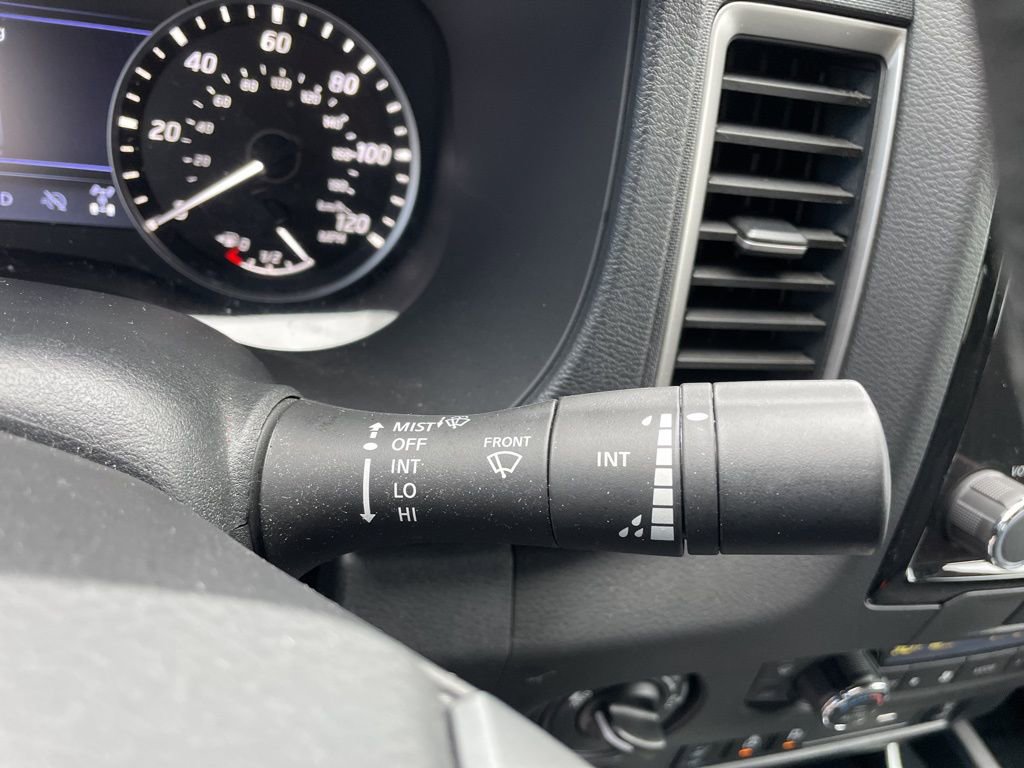 Used 2024 Nissan Frontier SV w/ SV Convenience Package image 16