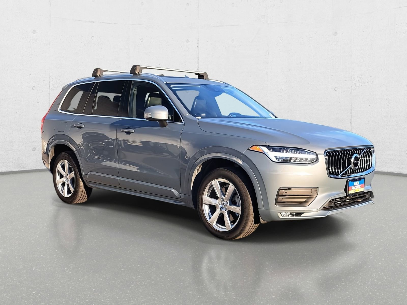 Used 2022 Volvo XC90 T5 Momentum image 3