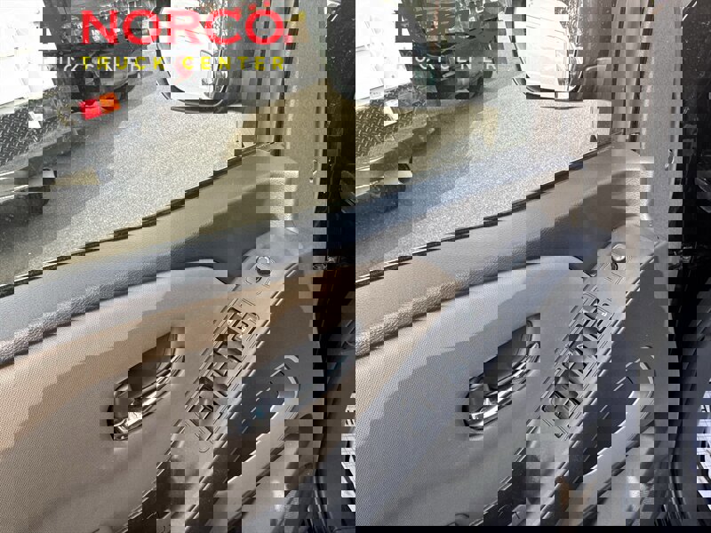 Used 2022 Nissan Frontier SV image 16