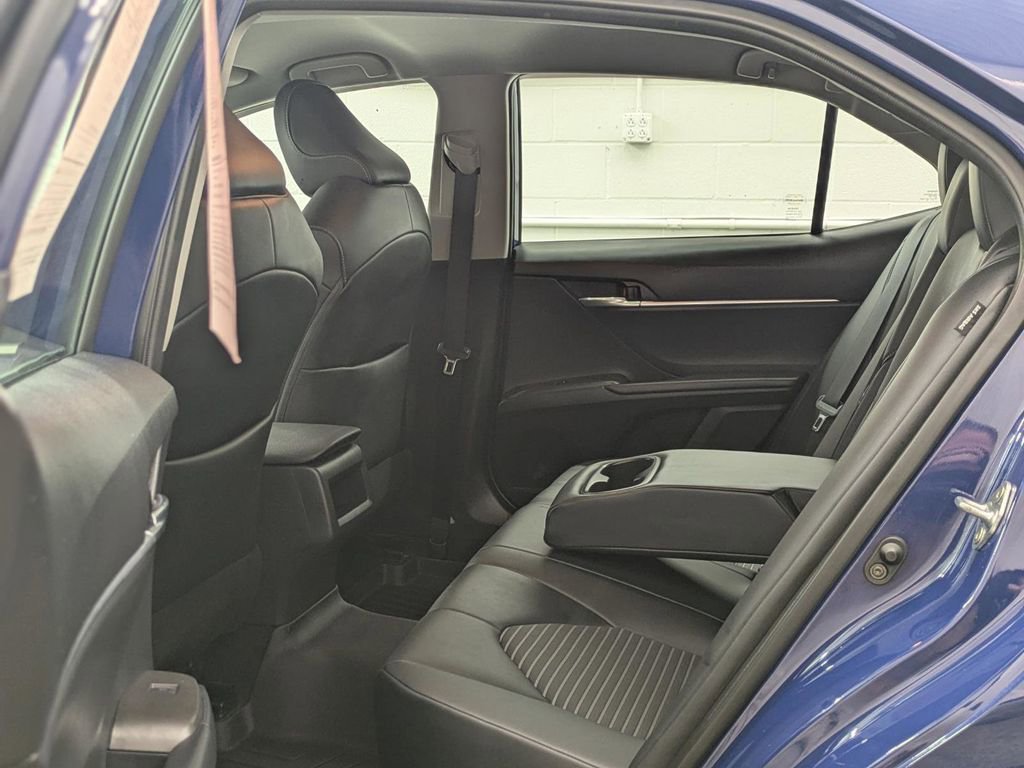 Used 2023 Toyota Camry SE image 9
