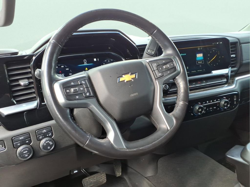 Used 2022 Chevrolet Silverado 1500 LT image 12