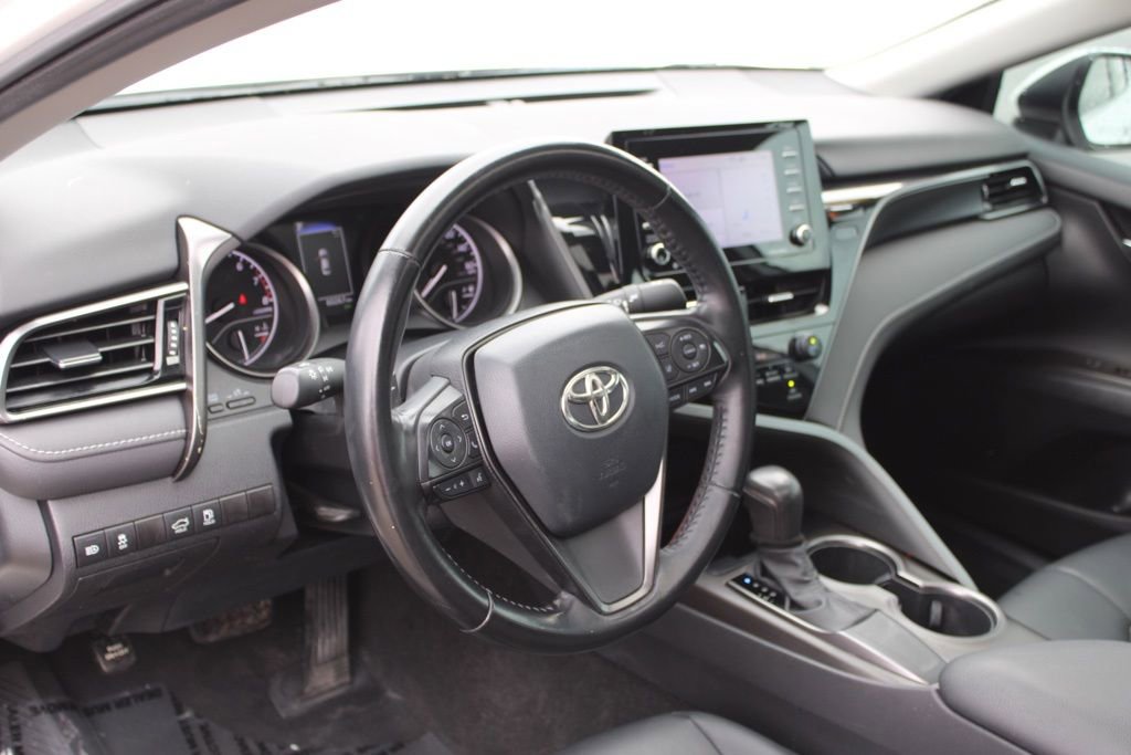 Used 2021 Toyota Camry SE w/ Blackout Package (TMS) image 16