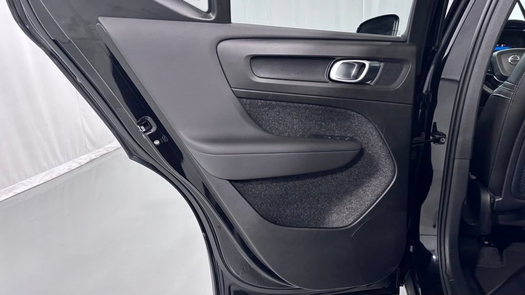 Certified 2025 Volvo XC40 B5 Plus AWD/4WD image 22