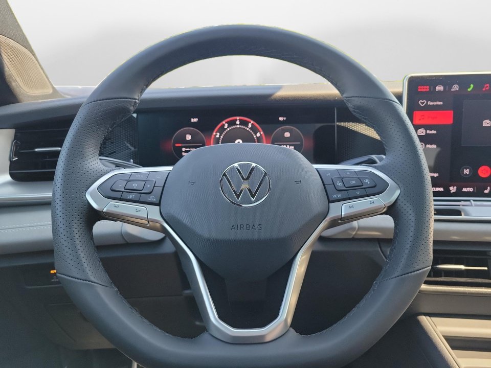 New 2026 Volkswagen Tiguan SE R-Line FWD image 10